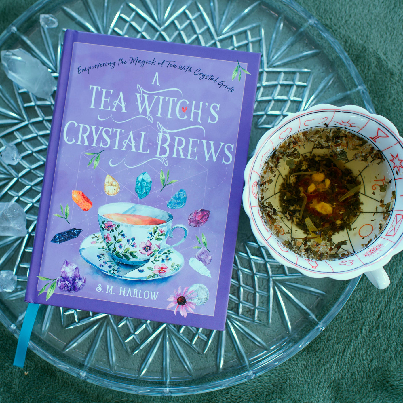 A Tea Witch’s Crystal Brews (Hardcover, Full Color)