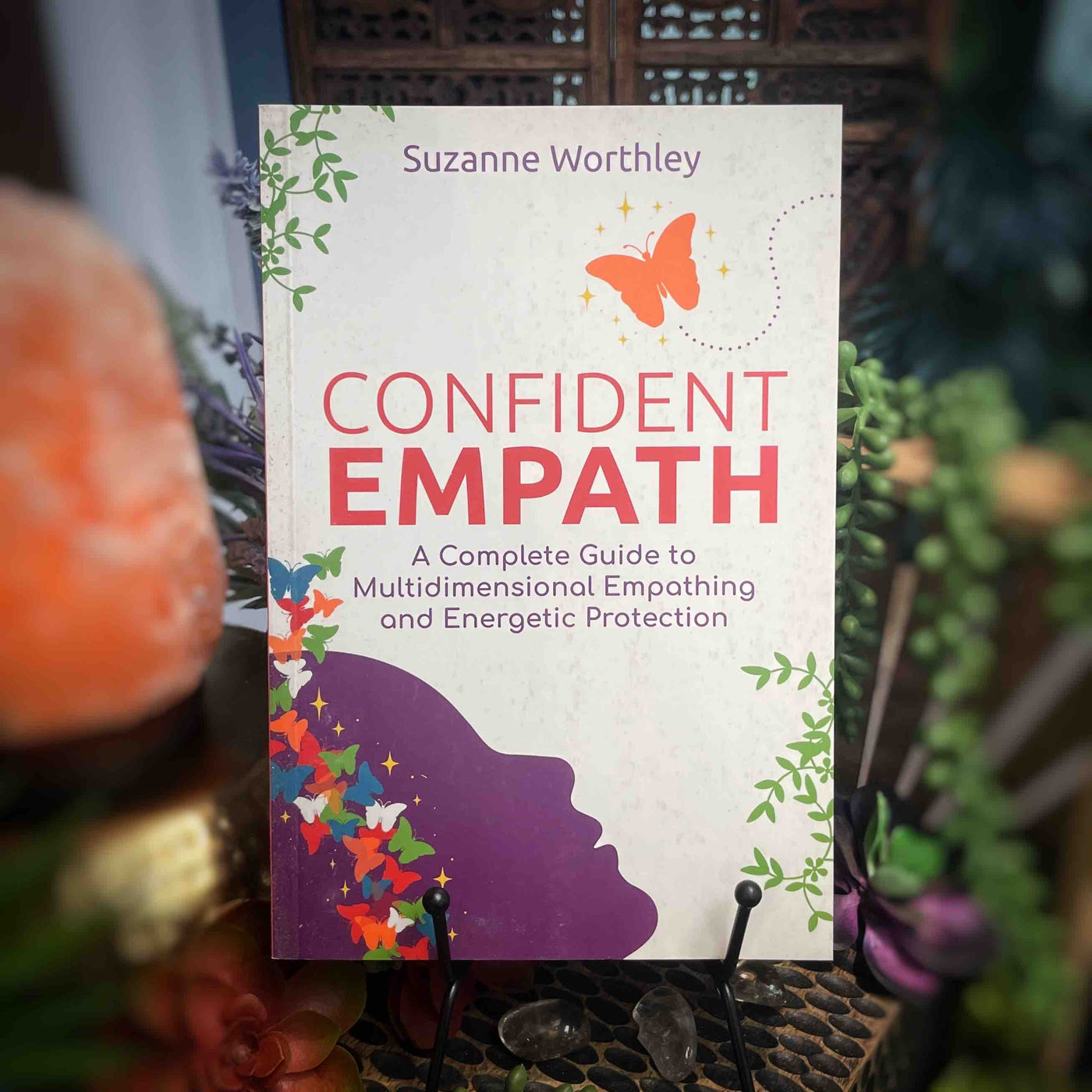 Confident Empath by Suzanne Worthley: Paperback; 288 pages / English