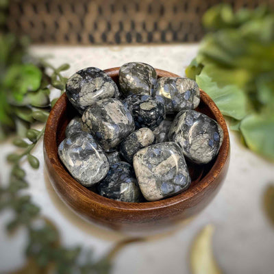 Que Sera - .75 - 1.5" -Tumbled