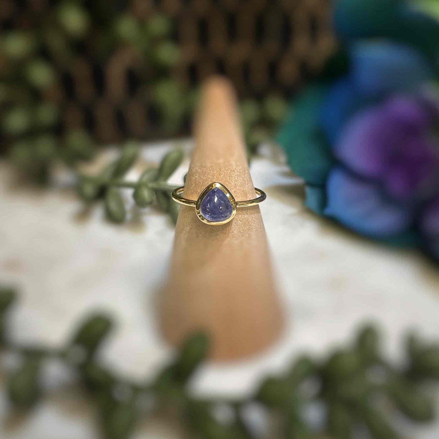 Tanzanite - 18k Gold Ring