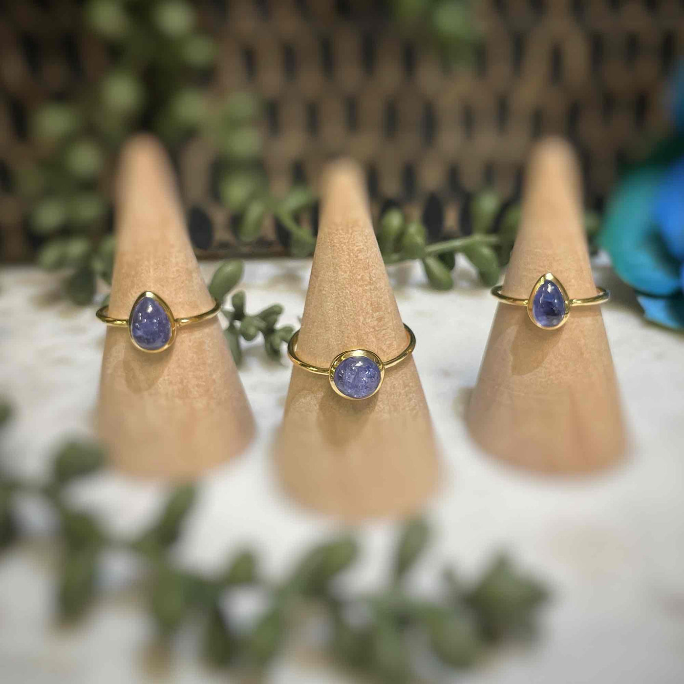 Tanzanite - 18k Gold Ring