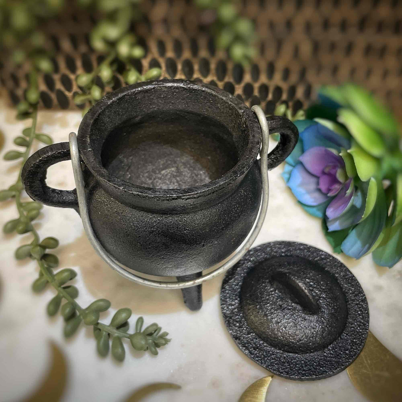 Cauldron Cast Iron - 3.5" - with Lid