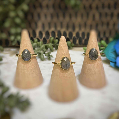 Labradorite - Faceted - 18k Gold Ring