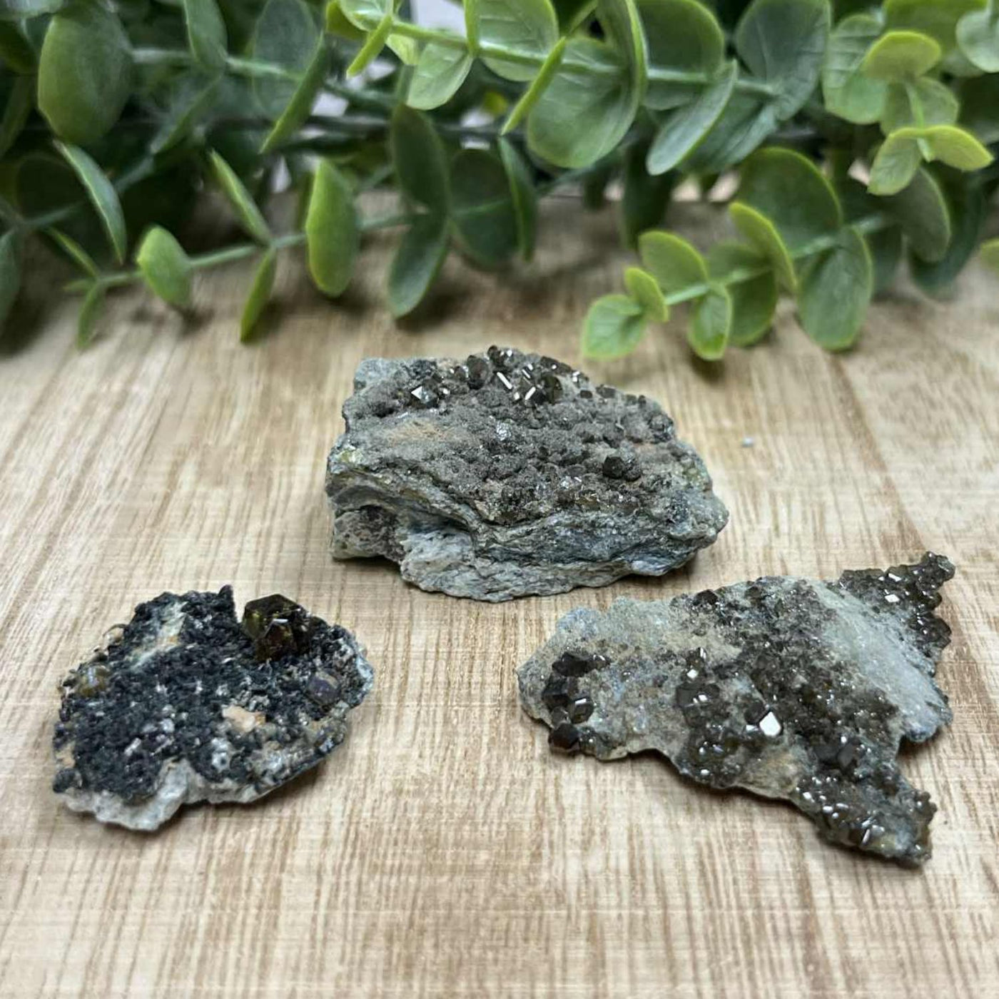 Topazalite on Andradite  - xx185