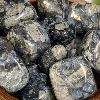 Que Sera - .75 - 1.5" -Tumbled