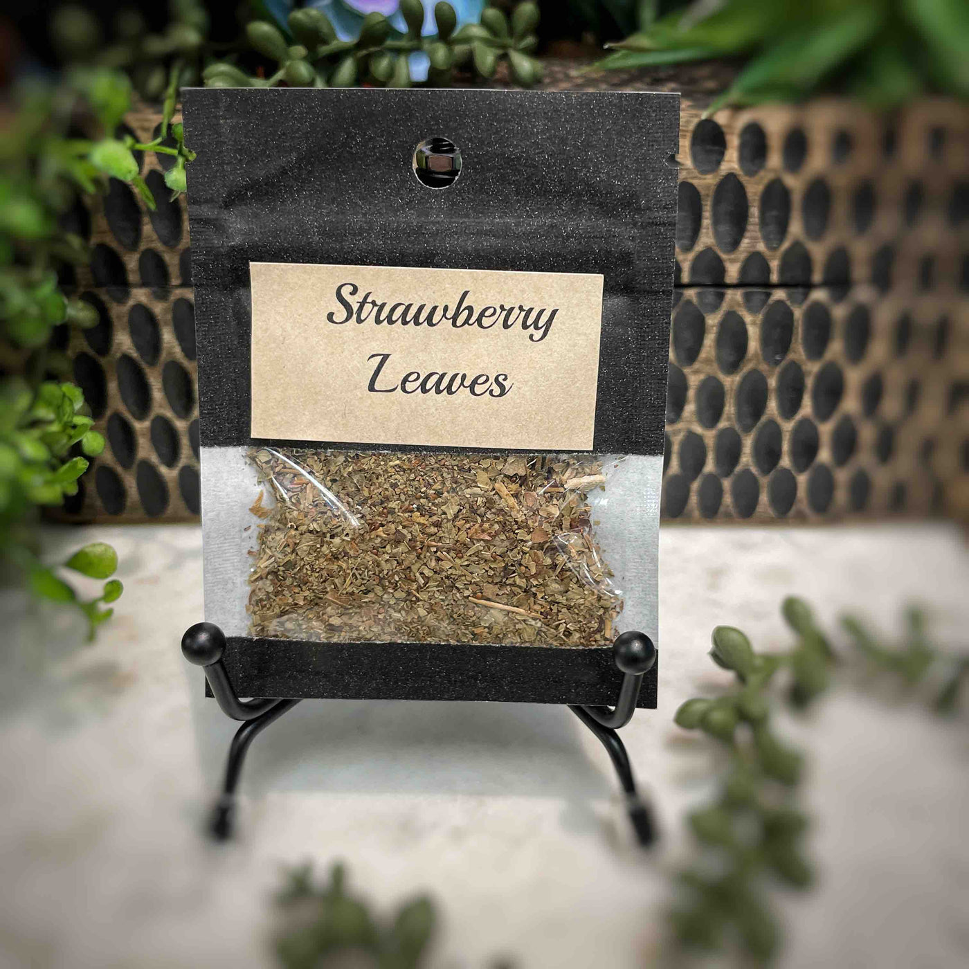 Strawberry Leaves   -  2g
