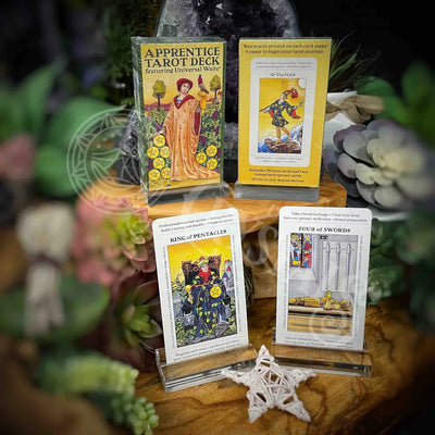 Apprentice Tarot Deck Featuring Universal Waite Decks - Oracle