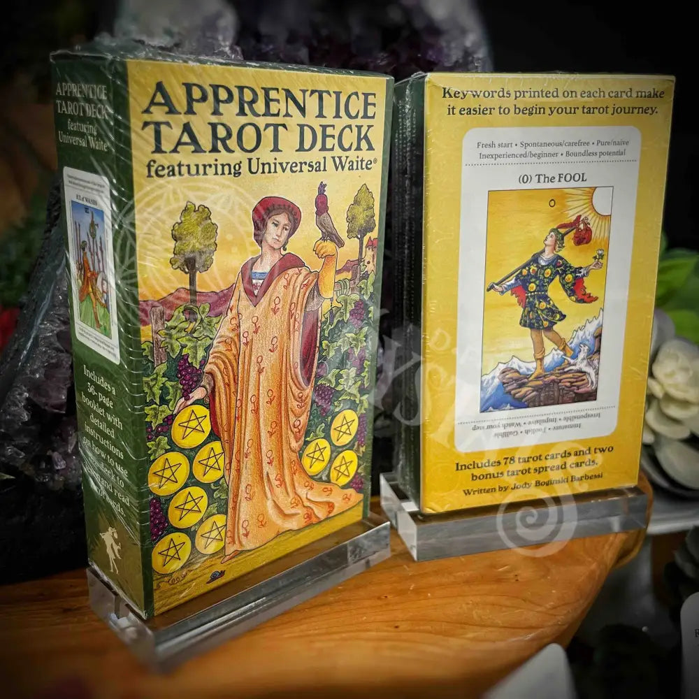 Apprentice Tarot Deck Featuring Universal Waite Decks - Oracle