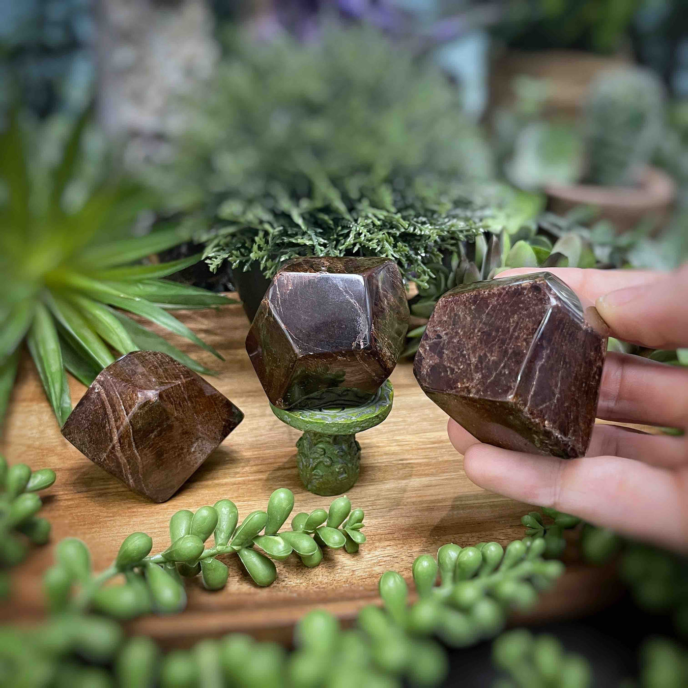 Garnet - Freeform faceted - 2" - 2.5"